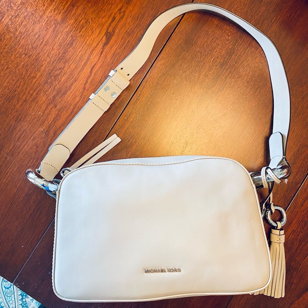 Michael Kors NWT Leather Camera Crossbody Bag Cream Neutral Tassel Medium